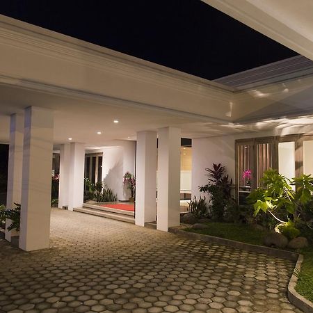 Gm253 Hotel Jember Ngoại thất bức ảnh