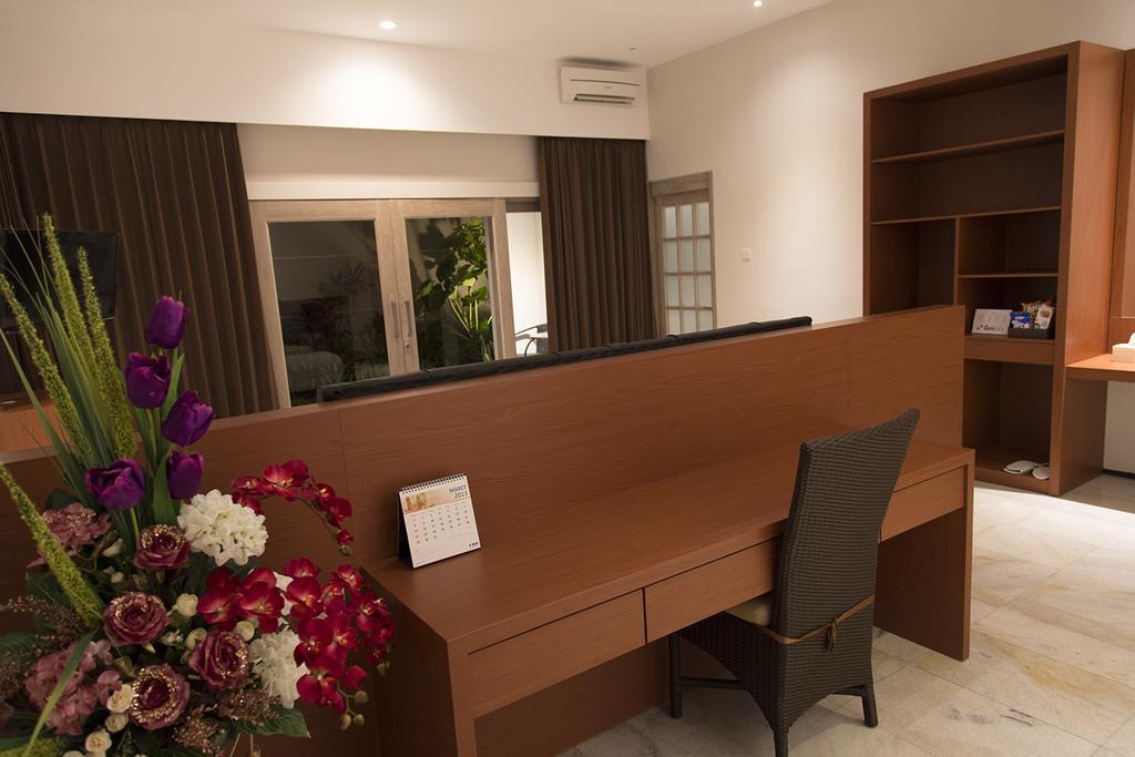 Gm253 Hotel Jember Phòng bức ảnh
