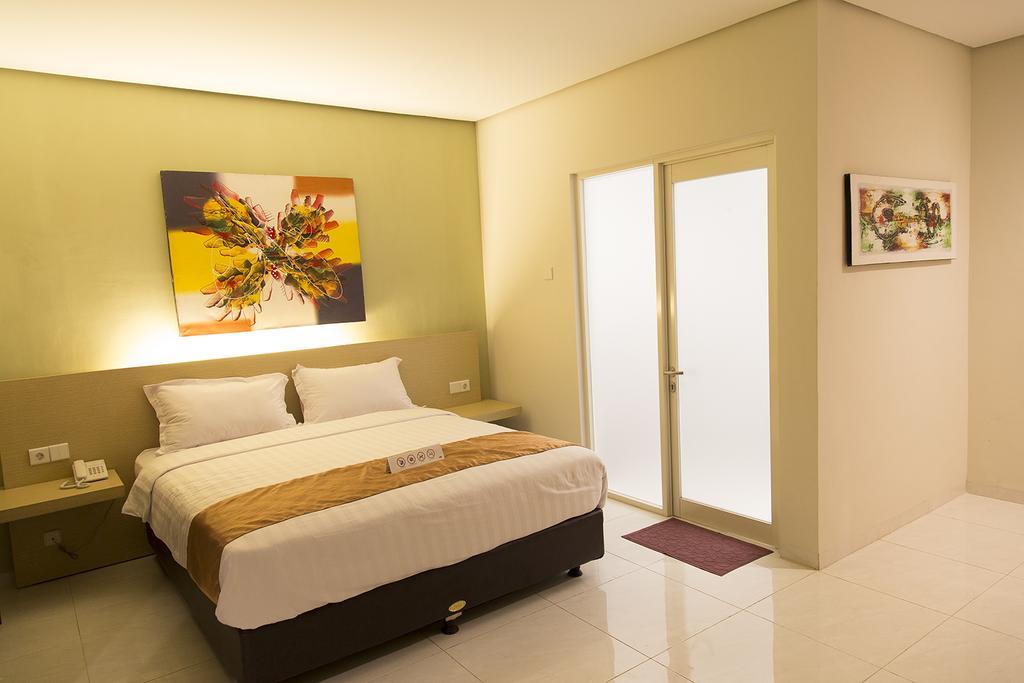 Gm253 Hotel Jember Phòng bức ảnh