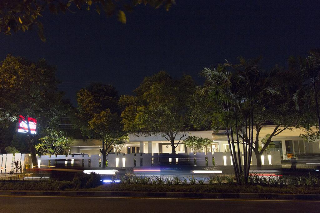 Gm253 Hotel Jember Ngoại thất bức ảnh