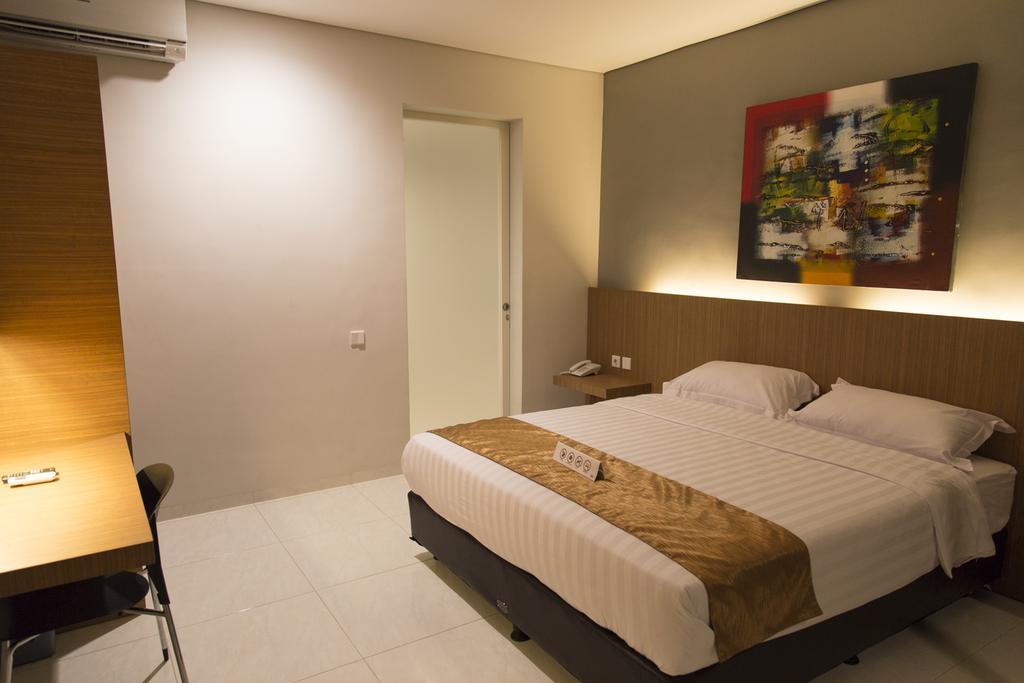 Gm253 Hotel Jember Phòng bức ảnh