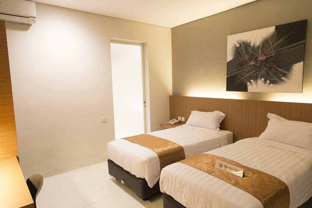 Gm253 Hotel Jember Phòng bức ảnh