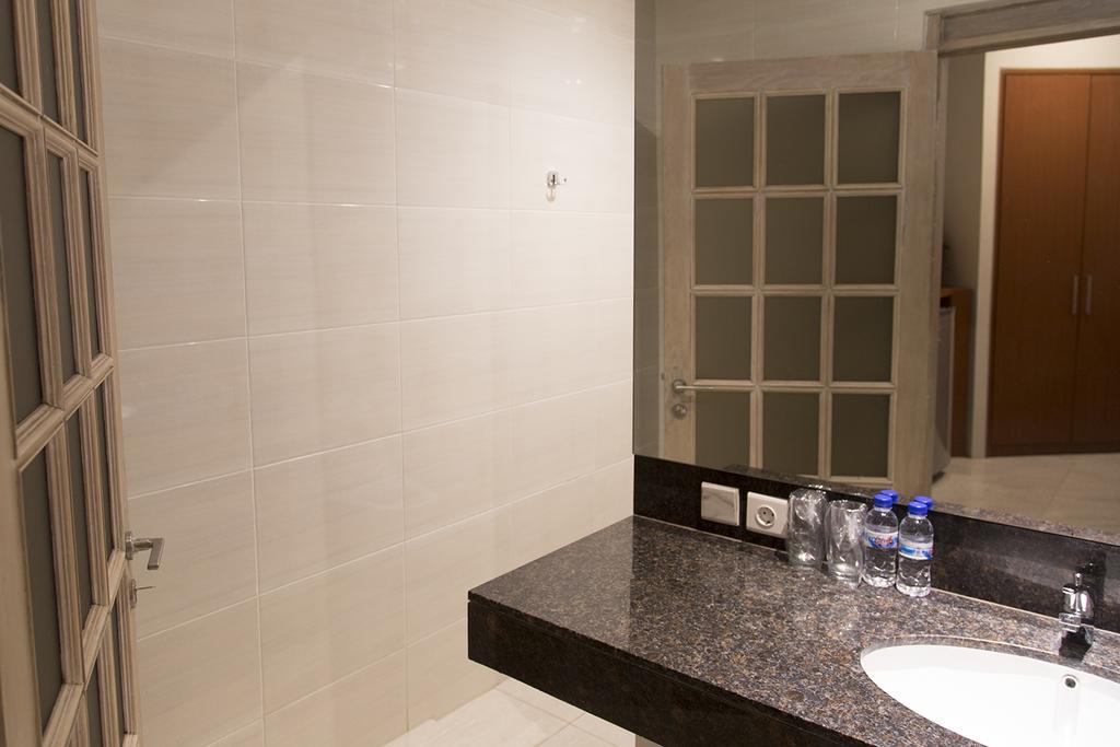 Gm253 Hotel Jember Phòng bức ảnh