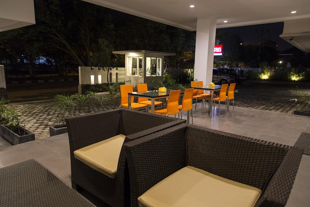 Gm253 Hotel Jember Ngoại thất bức ảnh