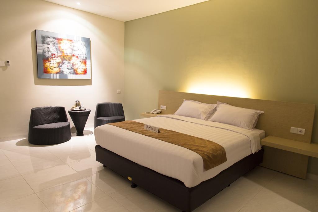 Gm253 Hotel Jember Phòng bức ảnh