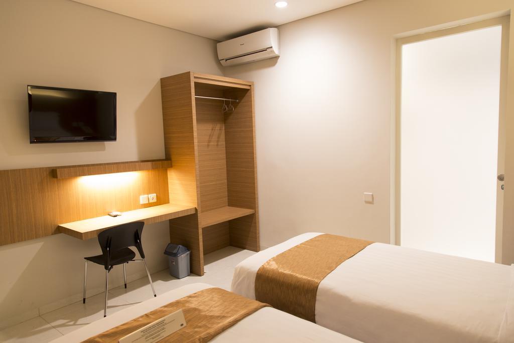 Gm253 Hotel Jember Phòng bức ảnh