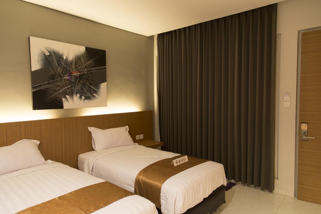 Gm253 Hotel Jember Phòng bức ảnh
