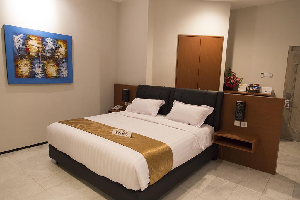 Gm253 Hotel Jember Phòng bức ảnh