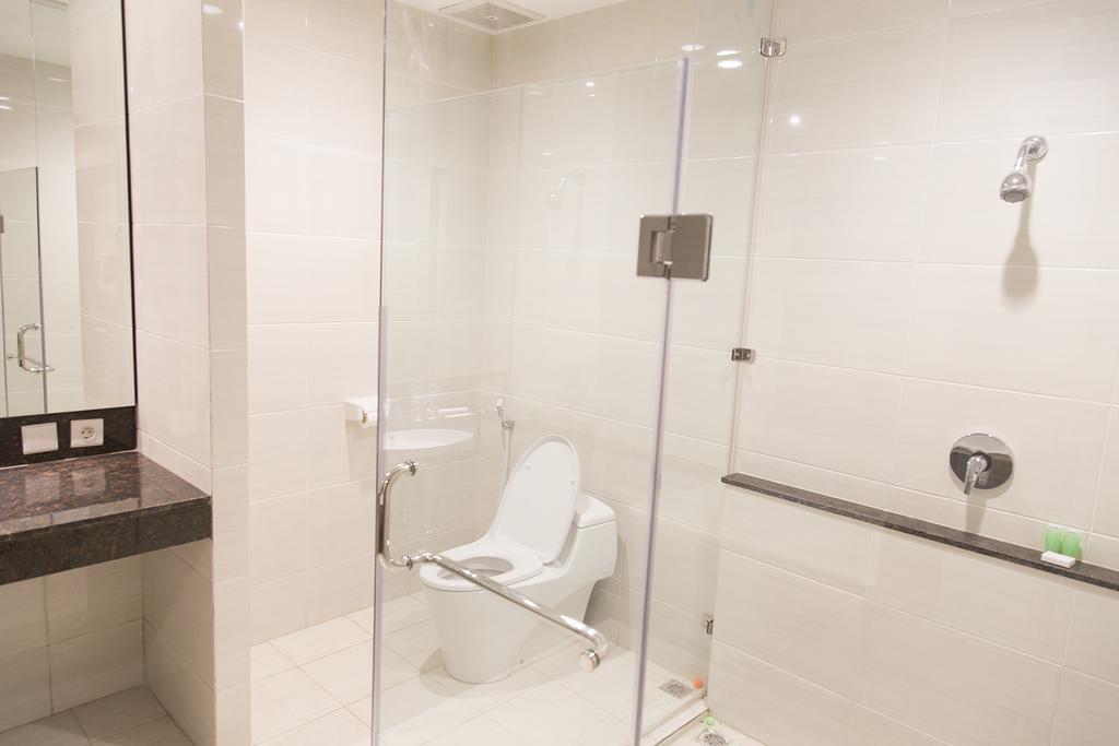 Gm253 Hotel Jember Phòng bức ảnh