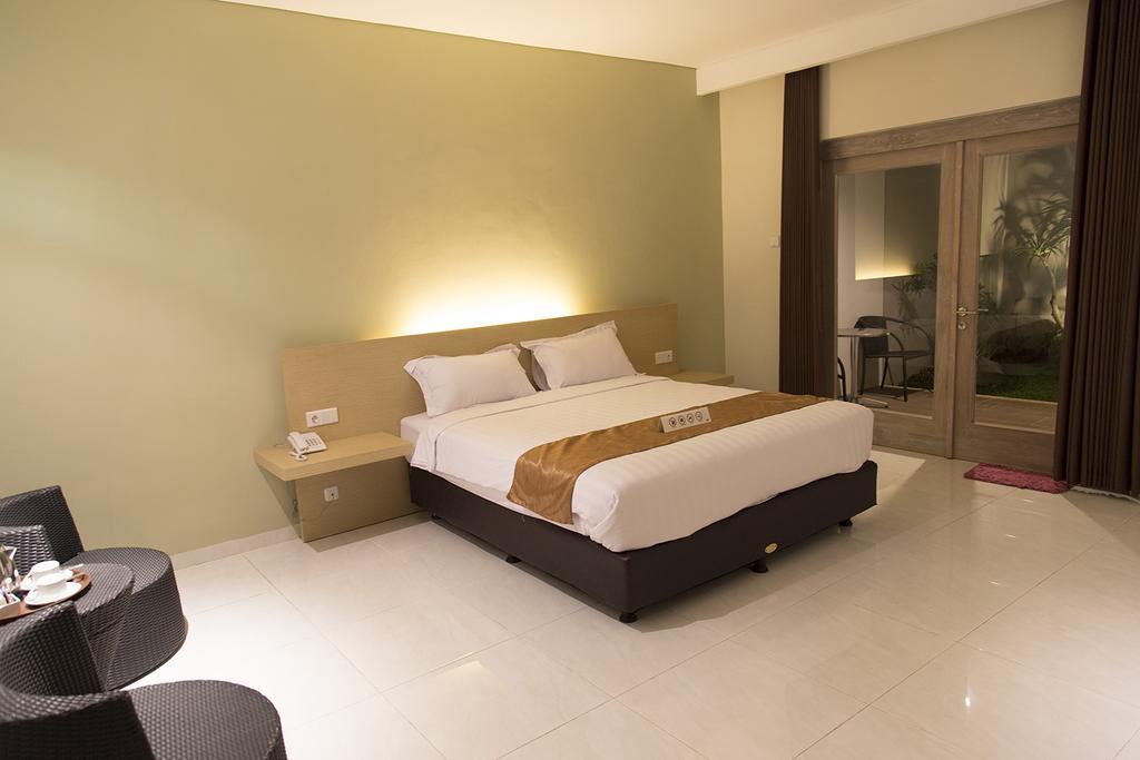 Gm253 Hotel Jember Phòng bức ảnh
