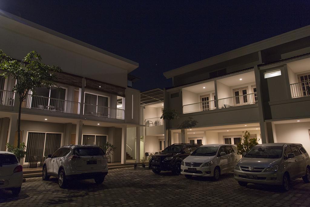 Gm253 Hotel Jember Ngoại thất bức ảnh